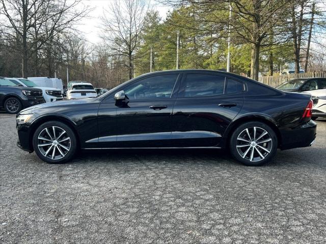 2022 Volvo S60 B5 Black Edition Momentum 2022 Volvo S60 B5 Black Edition Momentum
