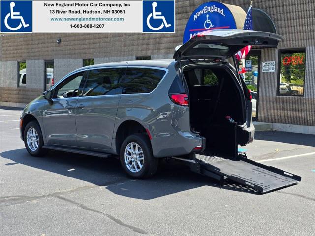 2025 Chrysler Pacifica Select for sale in Hudson, NH