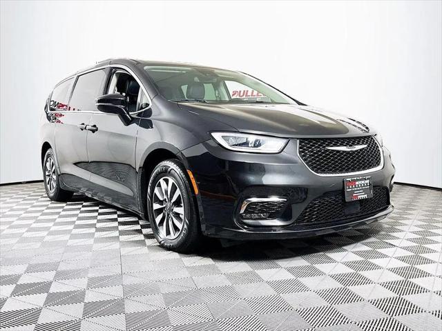 2022 Chrysler Pacifica Hybrid Touring L for sale in Leesburg, VA