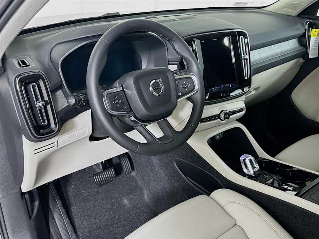 2026 Volvo XC40 Ultra, B5 AWD Gas (mild hybrid), Dark