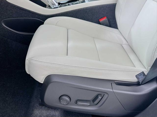 2026 Volvo XC40 Ultra, B5 AWD Gas (mild hybrid), Dark