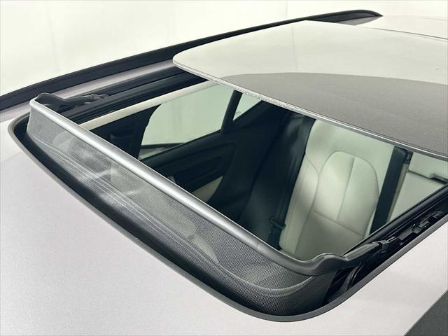 2026 Volvo XC40 Ultra, B5 AWD Gas (mild hybrid), Dark