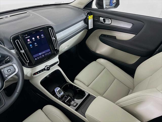 2026 Volvo XC40 Ultra, B5 AWD Gas (mild hybrid), Dark
