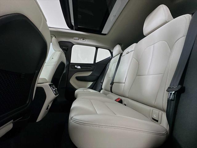 2026 Volvo XC40 Ultra, B5 AWD Gas (mild hybrid), Dark