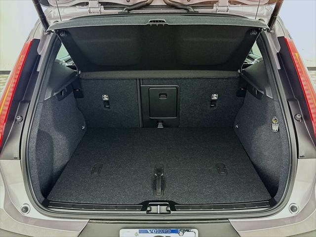 2026 Volvo XC40 Ultra, B5 AWD Gas (mild hybrid), Dark