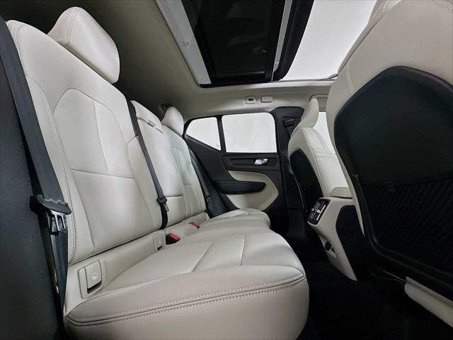 2026 Volvo XC40 Ultra, B5 AWD Gas (mild hybrid), Dark
