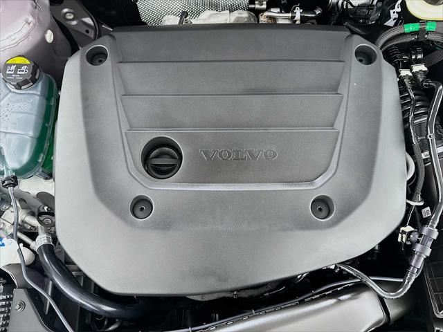2026 Volvo XC40 Ultra, B5 AWD Gas (mild hybrid), Dark