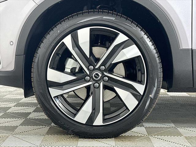2026 Volvo XC40 Ultra, B5 AWD Gas (mild hybrid), Dark