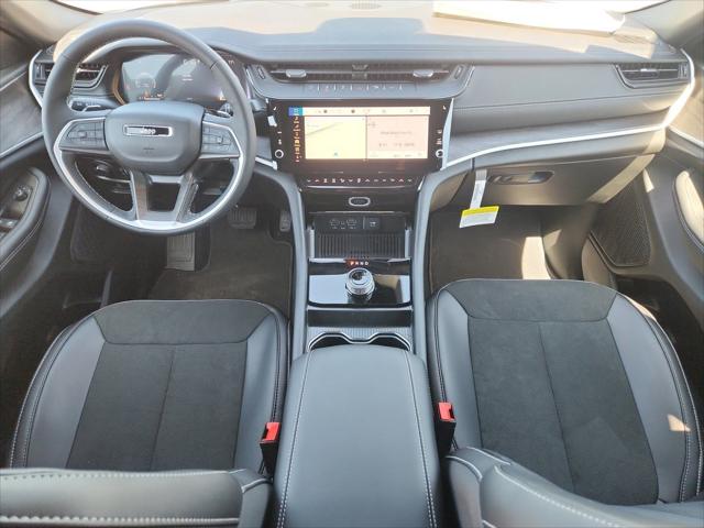 2026 Jeep Grand Cherokee Altitude 4x2