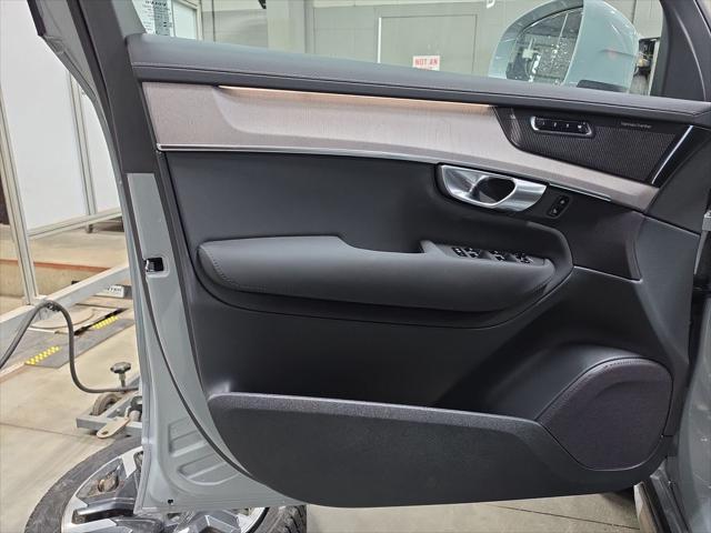 2026 Volvo XC90 Ultra, B6 AWD Gas (mild hybrid), Gasoline, Bright, 7 Seats