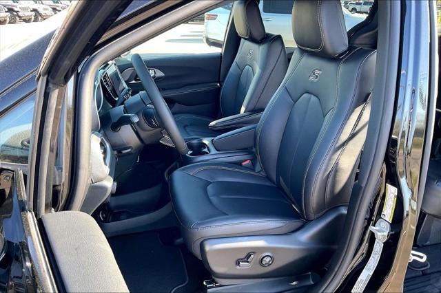 New 2026 Chrysler Pacifica For Sale in Millington, TN