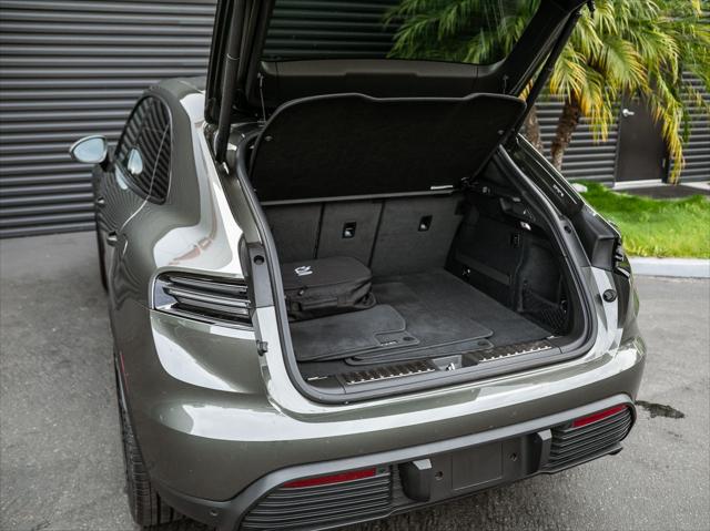 2025 Porsche Macan Electric Unknown