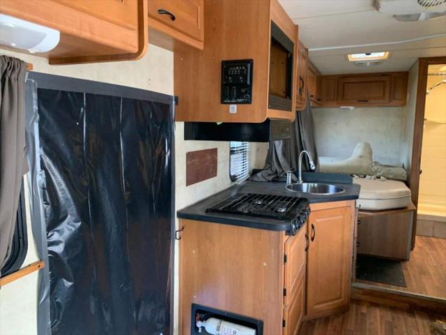 2011 Ford E-350 Cutaway Base