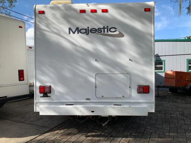 2011 Ford E-350 Cutaway Base