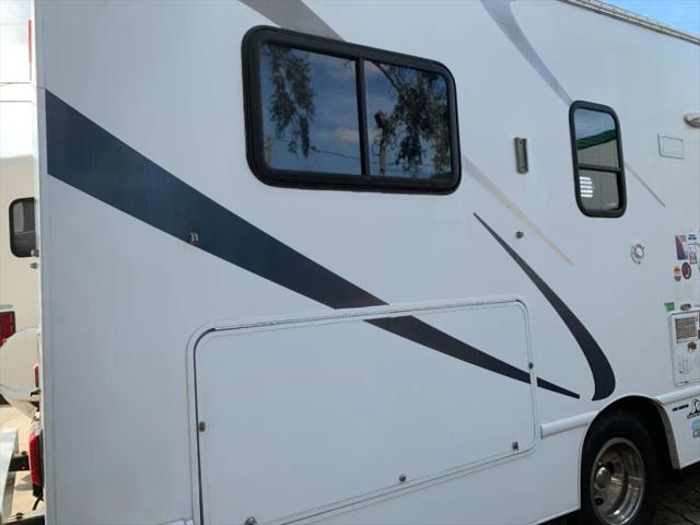 2011 Ford E-350 Cutaway Base