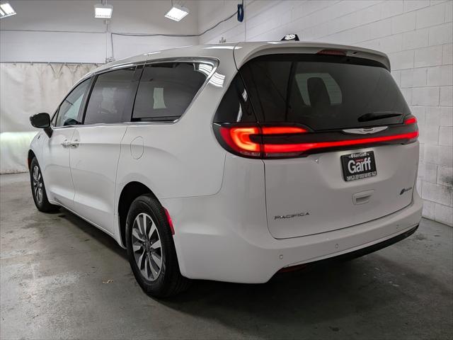 2024 Chrysler Pacifica Hybrid Select