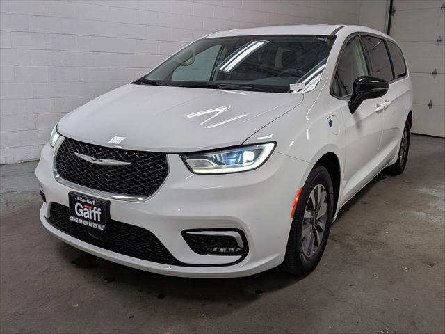 2024 Chrysler Pacifica Hybrid Select