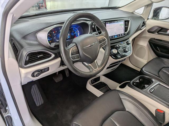 2024 Chrysler Pacifica Hybrid Select