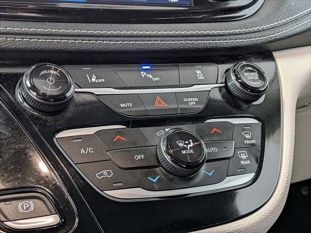 2024 Chrysler Pacifica Hybrid Select