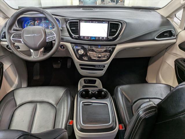 2024 Chrysler Pacifica Hybrid Select