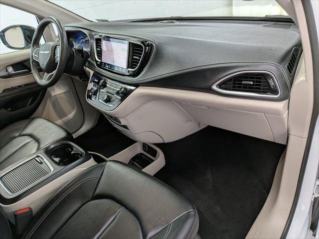 2024 Chrysler Pacifica Hybrid Select
