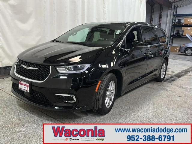 2025 Chrysler Pacifica Select for sale in Waconia, MN