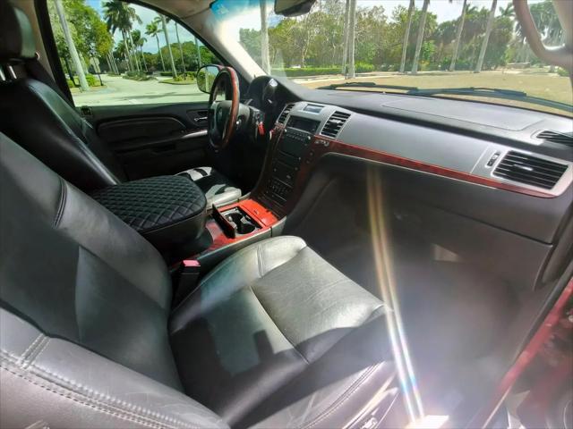 2007 Cadillac Escalade Standard
