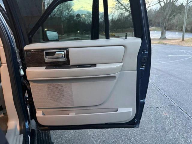 2015 Lincoln Navigator L Base