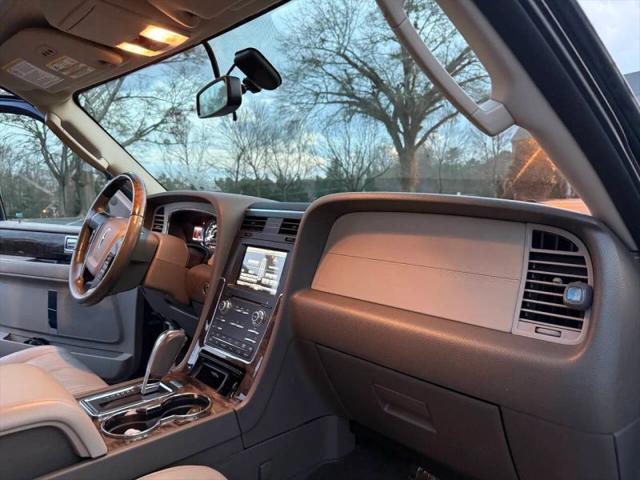 2015 Lincoln Navigator L Base