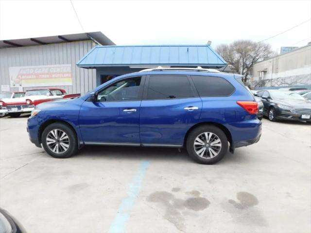 2017 Nissan Pathfinder SV