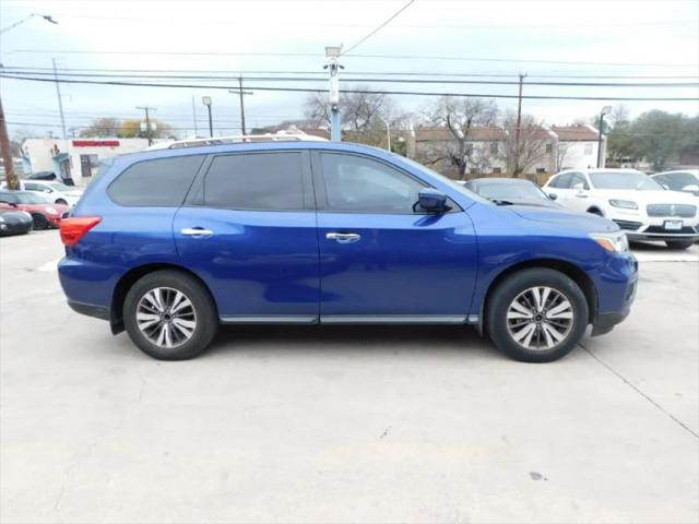 2017 Nissan Pathfinder SV