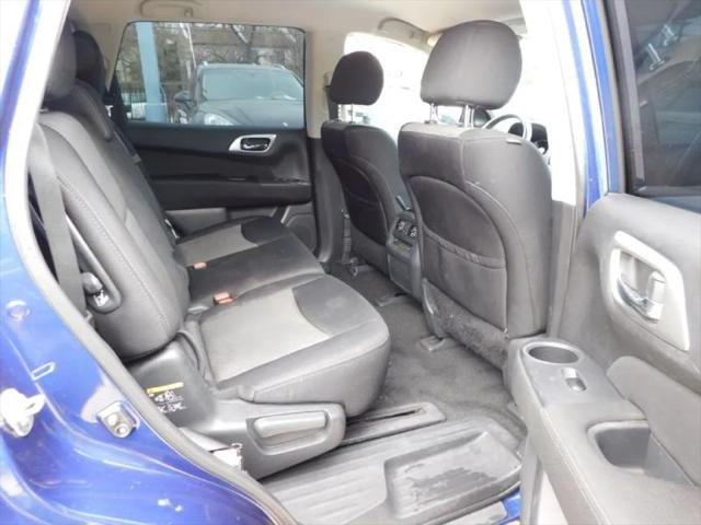 2017 Nissan Pathfinder SV