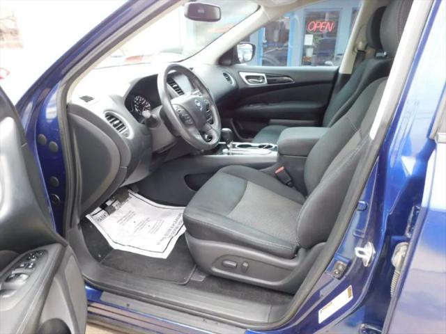 2017 Nissan Pathfinder SV