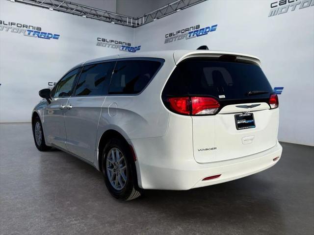 2023 Chrysler Voyager LX