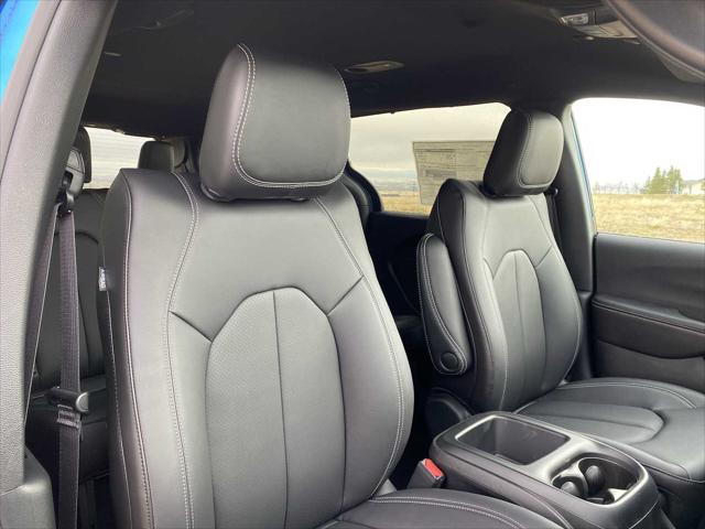 2026 Chrysler Pacifica Select AWD