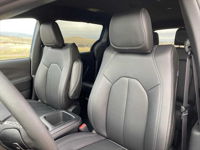 2026 Chrysler Pacifica Select AWD