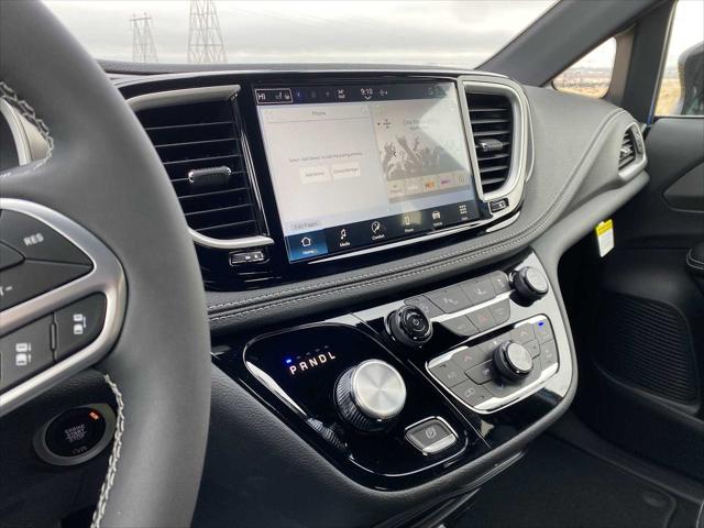 2026 Chrysler Pacifica Select AWD