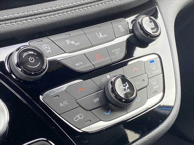 2026 Chrysler Pacifica Select AWD
