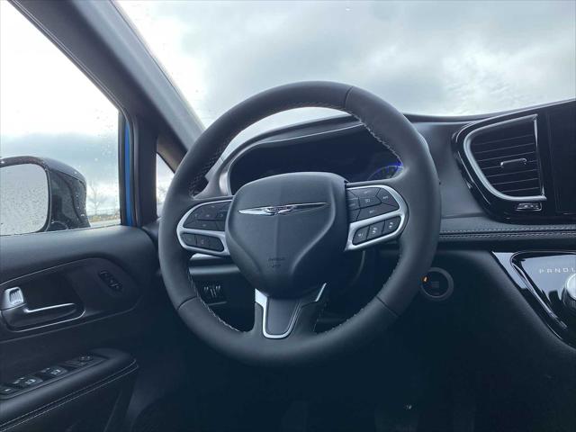 2026 Chrysler Pacifica Select AWD