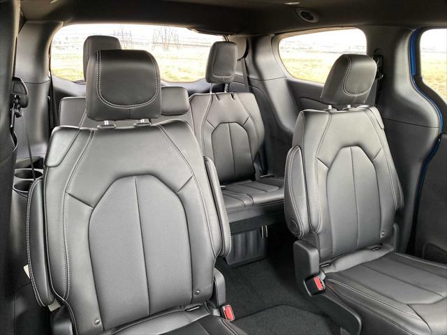 2026 Chrysler Pacifica Select AWD