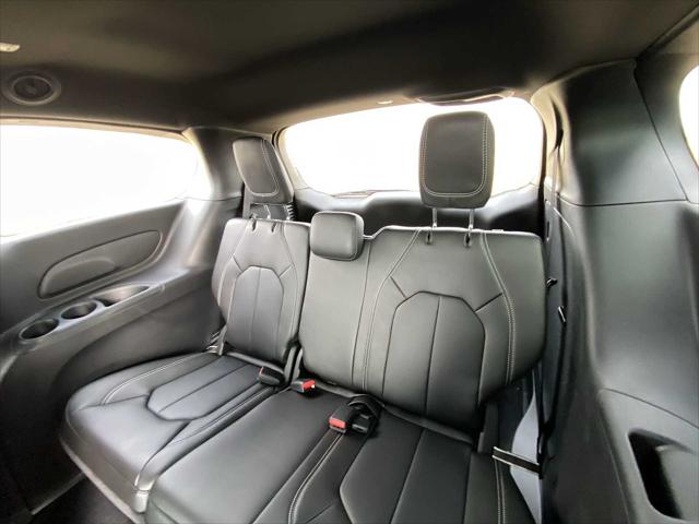2026 Chrysler Pacifica Select AWD