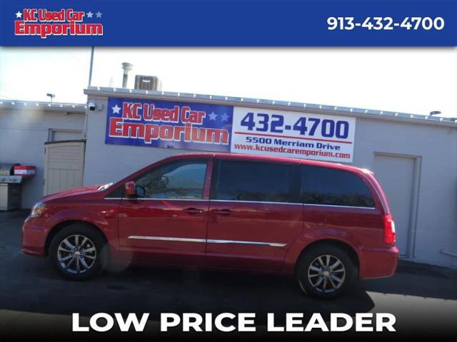 2016 Chrysler Town & Country S for sale in Merriam, KS