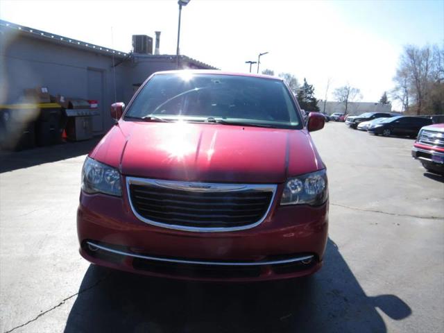 2016 Chrysler Town & Country S