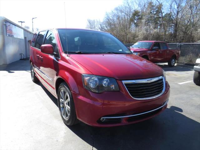 2016 Chrysler Town & Country S