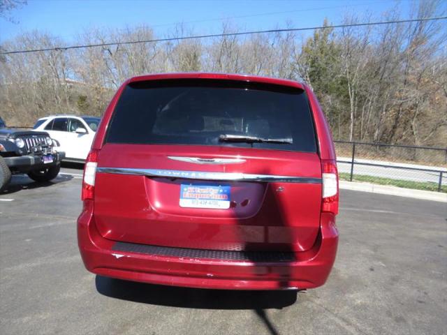 2016 Chrysler Town & Country S