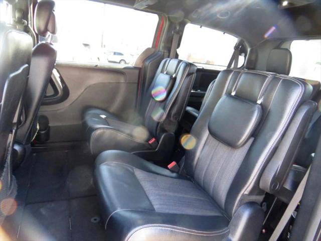 2016 Chrysler Town & Country S