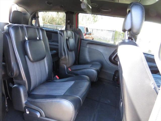 2016 Chrysler Town & Country S