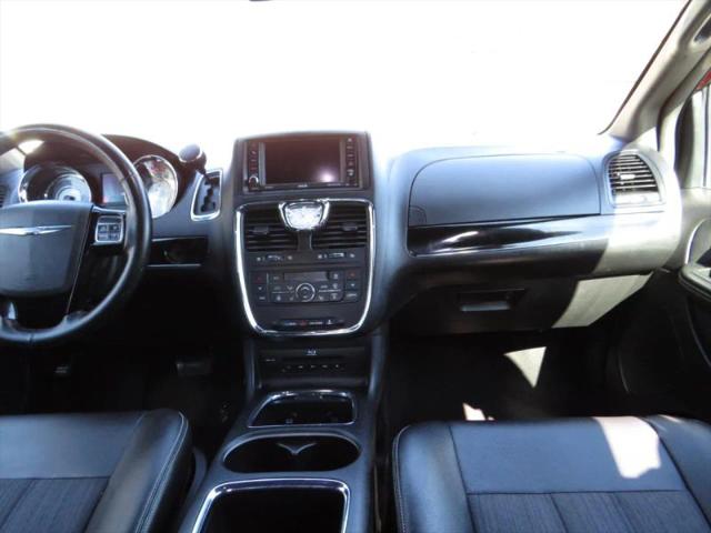 2016 Chrysler Town & Country S