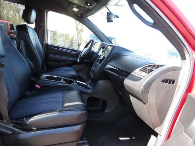 2016 Chrysler Town & Country S