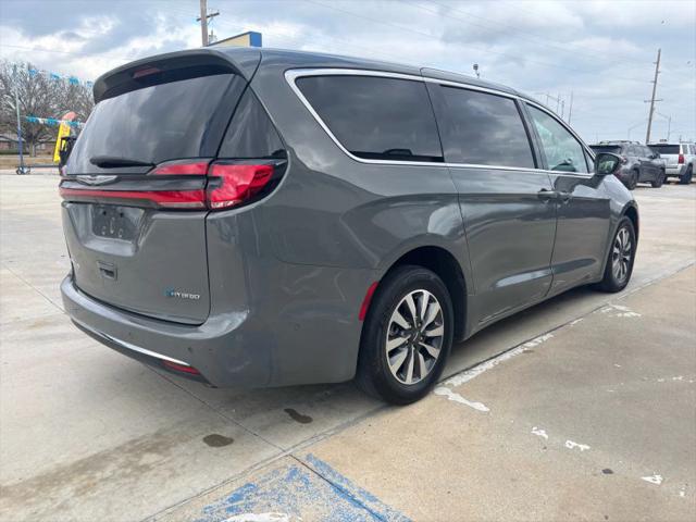 2022 Chrysler Pacifica Hybrid Touring L